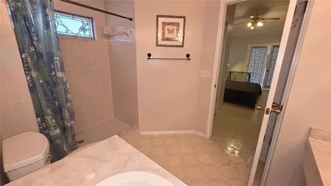 Bath - 7514 Herricks Loop, Orlando, FL 32835 photo 2 of 4