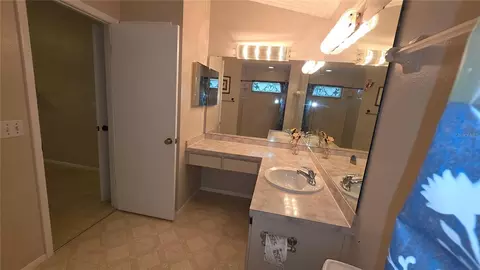 Bath - 7514 Herricks Loop, Orlando, FL 32835 photo 3 of 4