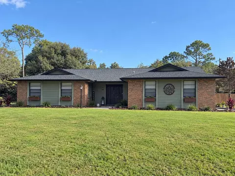 804 Lake Dr, Deland, FL 32724