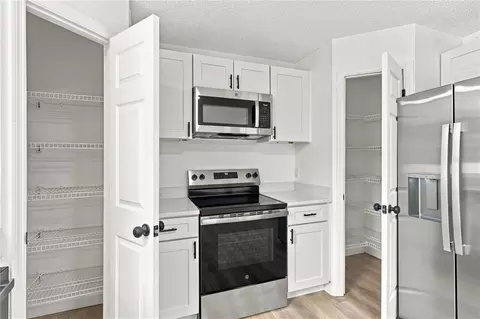Kitchen - 980 Mayfair St, Eustis, FL 32726 photo 6 of 7