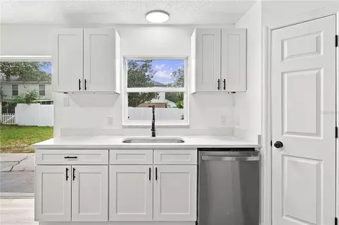Kitchen - 980 Mayfair St, Eustis, FL 32726 photo 7 of 7