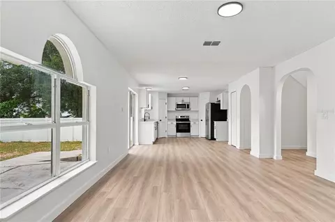 Living - 980 Mayfair St, Eustis, FL 32726 photo 2 of 11