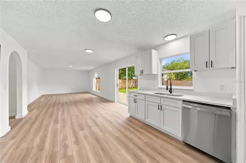 Living - 980 Mayfair St, Eustis, FL 32726 photo 4 of 11