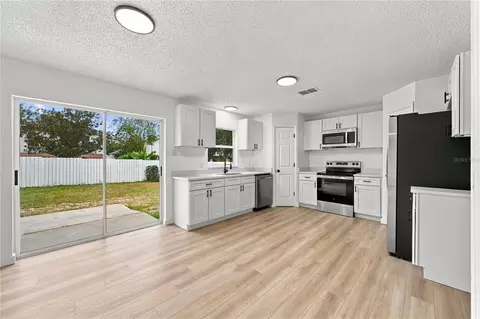 Kitchen - 980 Mayfair St, Eustis, FL 32726 photo 2 of 7