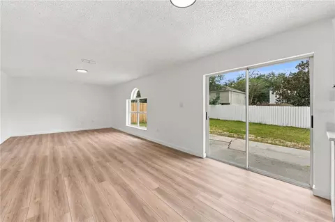 Living - 980 Mayfair St, Eustis, FL 32726 photo 6 of 11