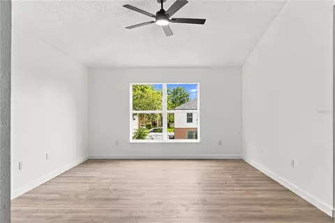 Living - 980 Mayfair St, Eustis, FL 32726 photo 9 of 11