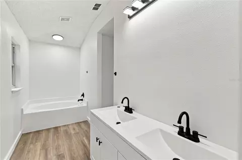 Bath - 980 Mayfair St, Eustis, FL 32726 photo 1 of 3