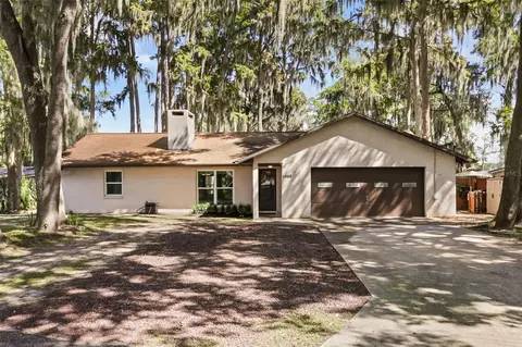 1080 Forest Dr, Tavares, FL 32778