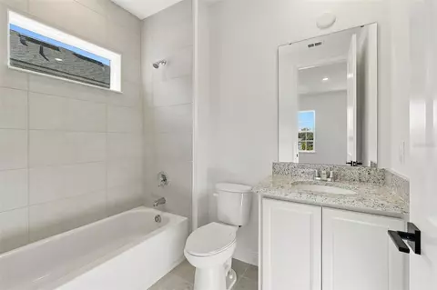 Bath - 5650 N Nectarine Dr, Windermere, FL 34786 photo 4 of 5