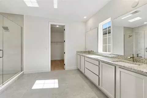 Bath - 5650 N Nectarine Dr, Windermere, FL 34786 photo 2 of 5