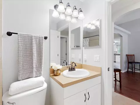 Bath - 30526 Hawthorn Ave, Eustis, FL 32736 photo 4 of 4
