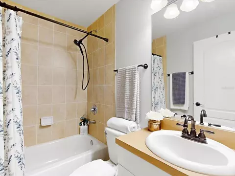 Bath - 30526 Hawthorn Ave, Eustis, FL 32736 photo 3 of 4