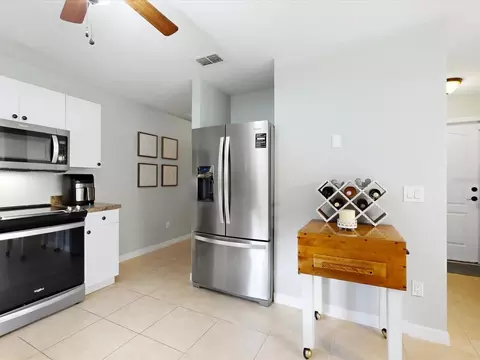Kitchen - 30526 Hawthorn Ave, Eustis, FL 32736 photo 3 of 3