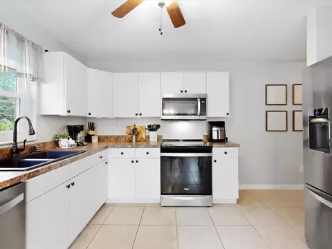 Kitchen - 30526 Hawthorn Ave, Eustis, FL 32736 photo 1 of 3