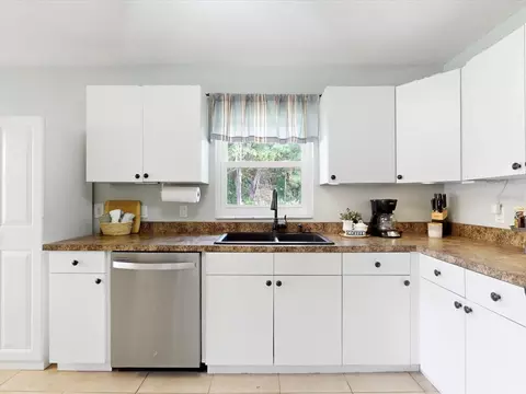 Kitchen - 30526 Hawthorn Ave, Eustis, FL 32736 photo 2 of 3