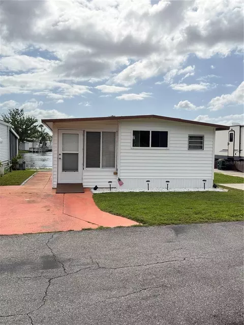 7 Pine Dr, Osteen, FL 32764