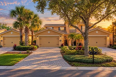 2334 Palm Tree Dr, Poinciana, FL 34759