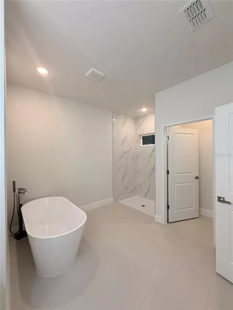 Bath - 14650 SW 68th Ter, Ocala, FL 34473 photo 1 of 5