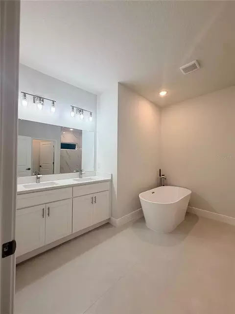 Bath - 14650 SW 68th Ter, Ocala, FL 34473 photo 2 of 5