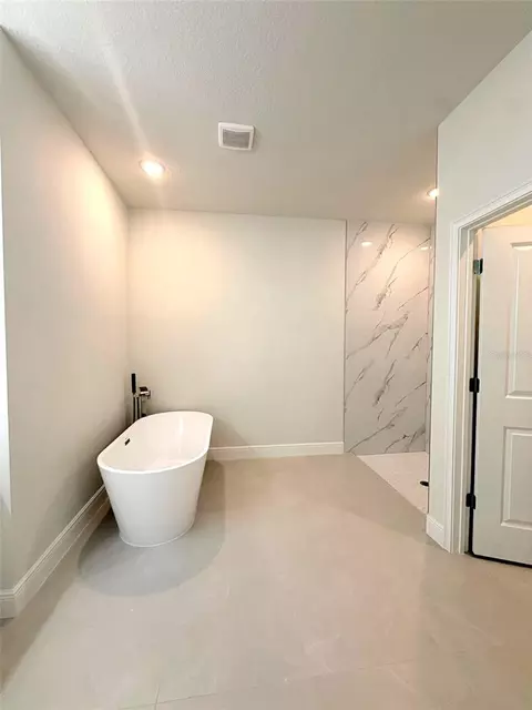 Bath - 14650 SW 68th Ter, Ocala, FL 34473 photo 3 of 5