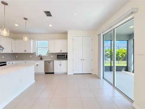 Kitchen - 9426 Lamine Way, Parrish, FL 34219 photo 2 of 2