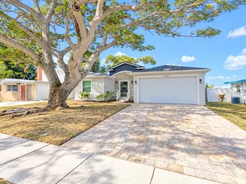 10118 66th Ave, Seminole, FL 33772