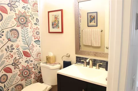 Bath - 5043 88th St E, Bradenton, FL 34211 photo 3 of 5