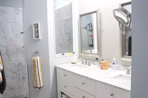 Bath - 5043 88th St E, Bradenton, FL 34211 photo 2 of 5