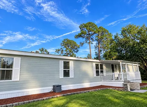 8809 Treasure Island Rd, Leesburg, FL 34788