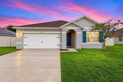 704 Red Hawk Ln, Deltona, FL 32725