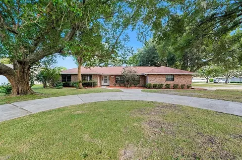 10121 Canterbury Dr, Leesburg, FL 34788