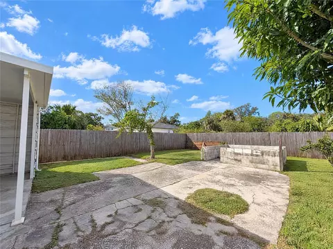 Exterior - 8515 Patsy St, Tampa, FL 33615 photo 4 of 6