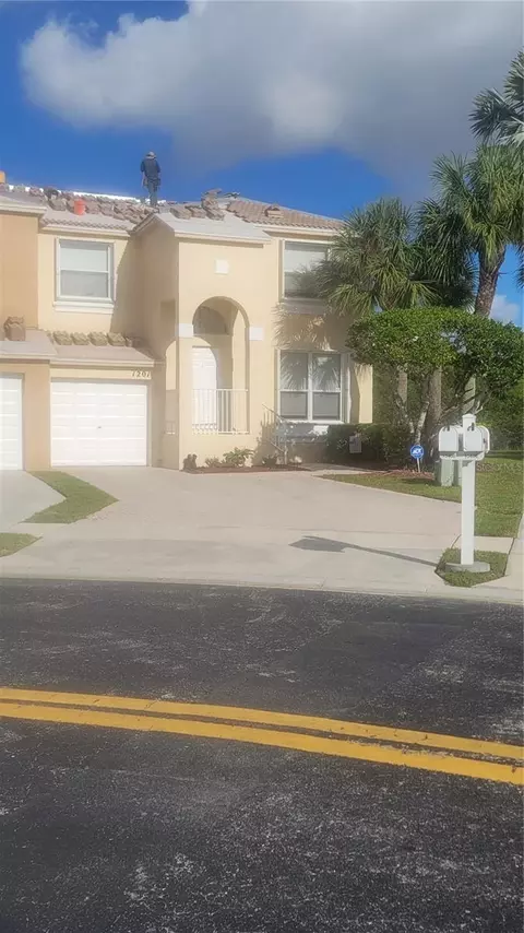 1201 NW 154th Ave, Pembroke Pines, FL 33028