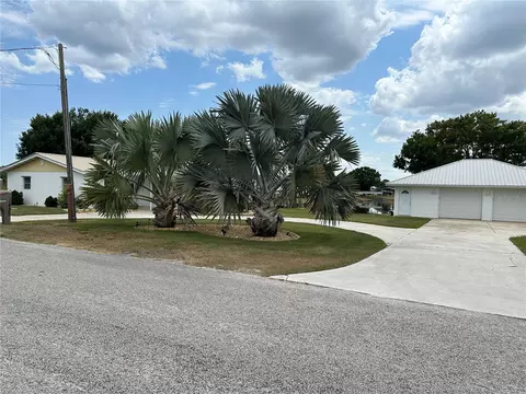 1432 Lake Dr W, Okeechobee, FL 34974