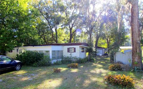 17330 SE 67th St, Ocklawaha, FL 32179