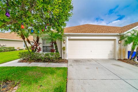 5813 Autumn Shire Dr, Zephyrhills, FL 33541