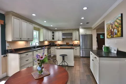 Kitchen - 13450 NW Gainesville Rd, Reddick, FL 32686 photo 2 of 3