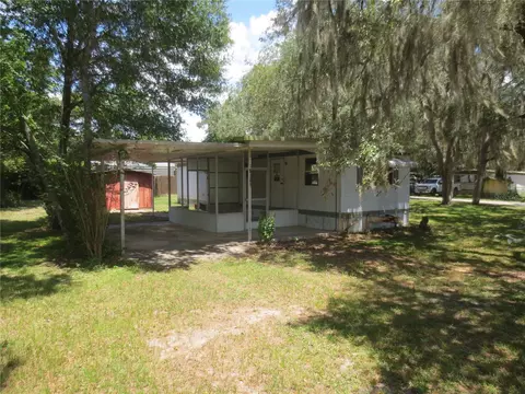 18569 SE 25th Pl, Ocklawaha, FL 32179
