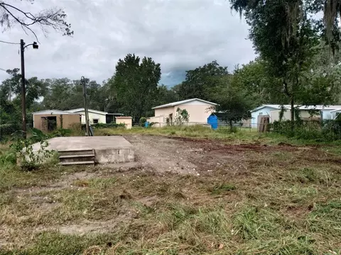 836 Cr 481w, Lake Panasoffkee, FL 33538