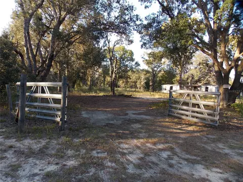 11040 SE 141st Avenue Rd, Ocklawaha, FL 32179