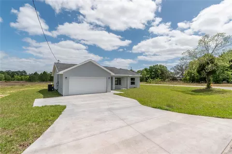 1 Malauka Loop Ln, Ocklawaha, FL 32179