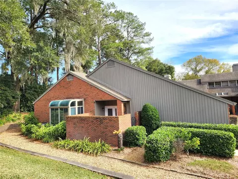 1797 SE Clatter Bridge Rd, Ocala, FL 34471