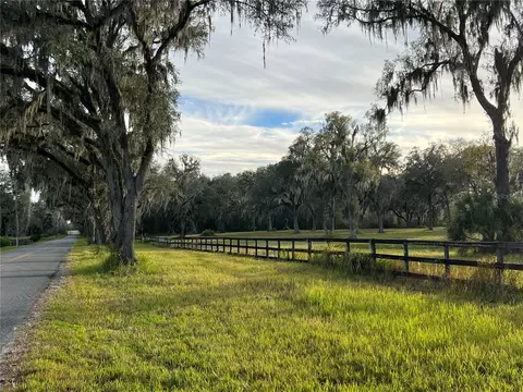 NW 100th Avenue Road, Reddick, FL 32686