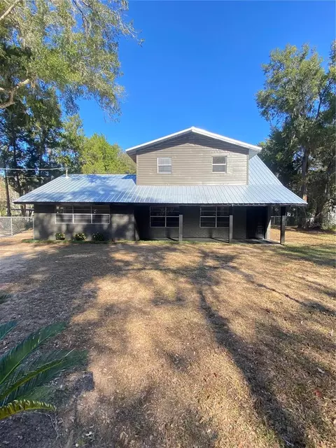 17951 SE 52nd St, Ocklawaha, FL 32179