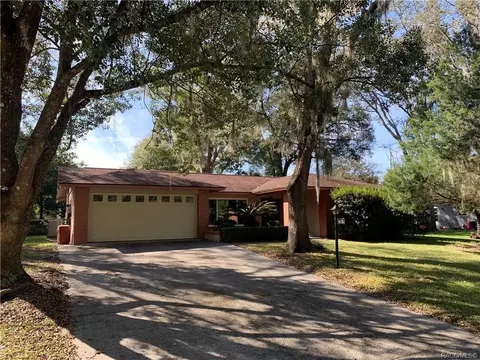 8624 N Sarazen Dr, Citrus Springs, FL 34434