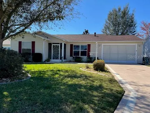 2708 Benavides Dr, The Villages, FL 32162