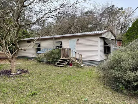 10560 NE 227th St, Fort Mc Coy, FL 32134