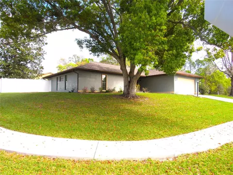 2331 W Menores Dr, Citrus Springs, FL 34434