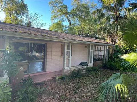 40125 Magnolia St, Lady Lake, FL 32159