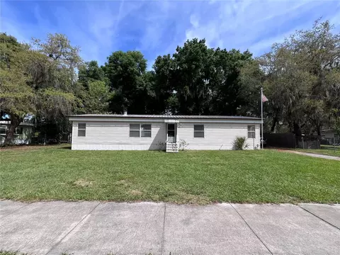 956 Cr 485, Lake Panasoffkee, FL 33538